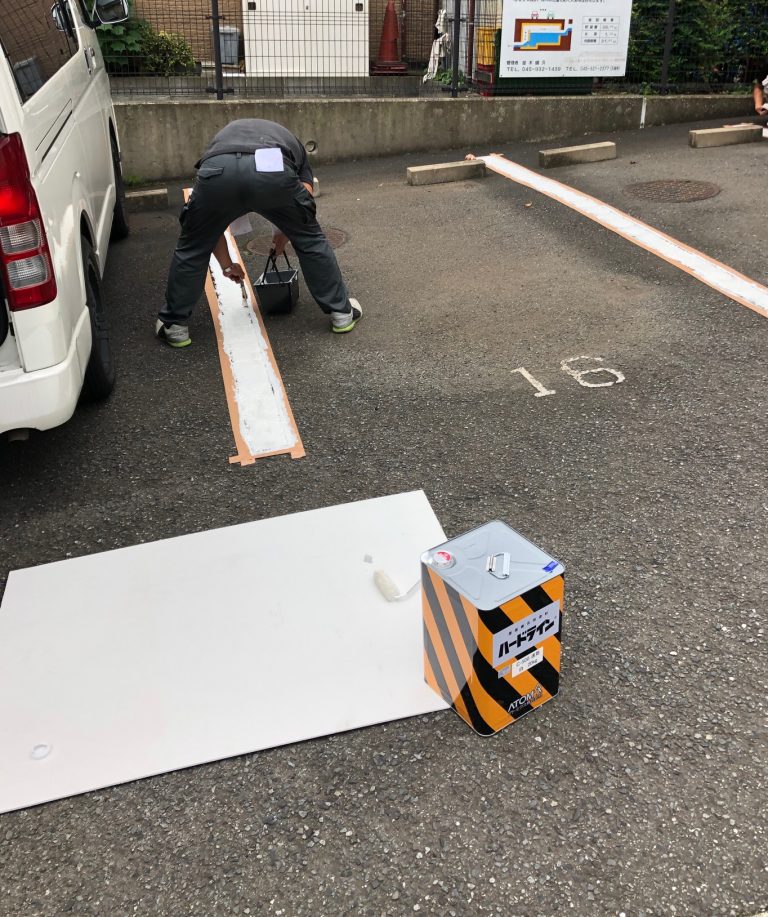 マンション駐車場のライン引きの様子｜横浜